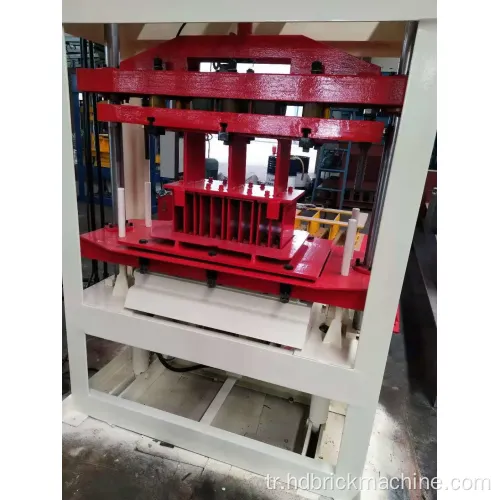 Qt2-15 Düşük Maliyetli Çimento Tuğla Yapma Makinesi